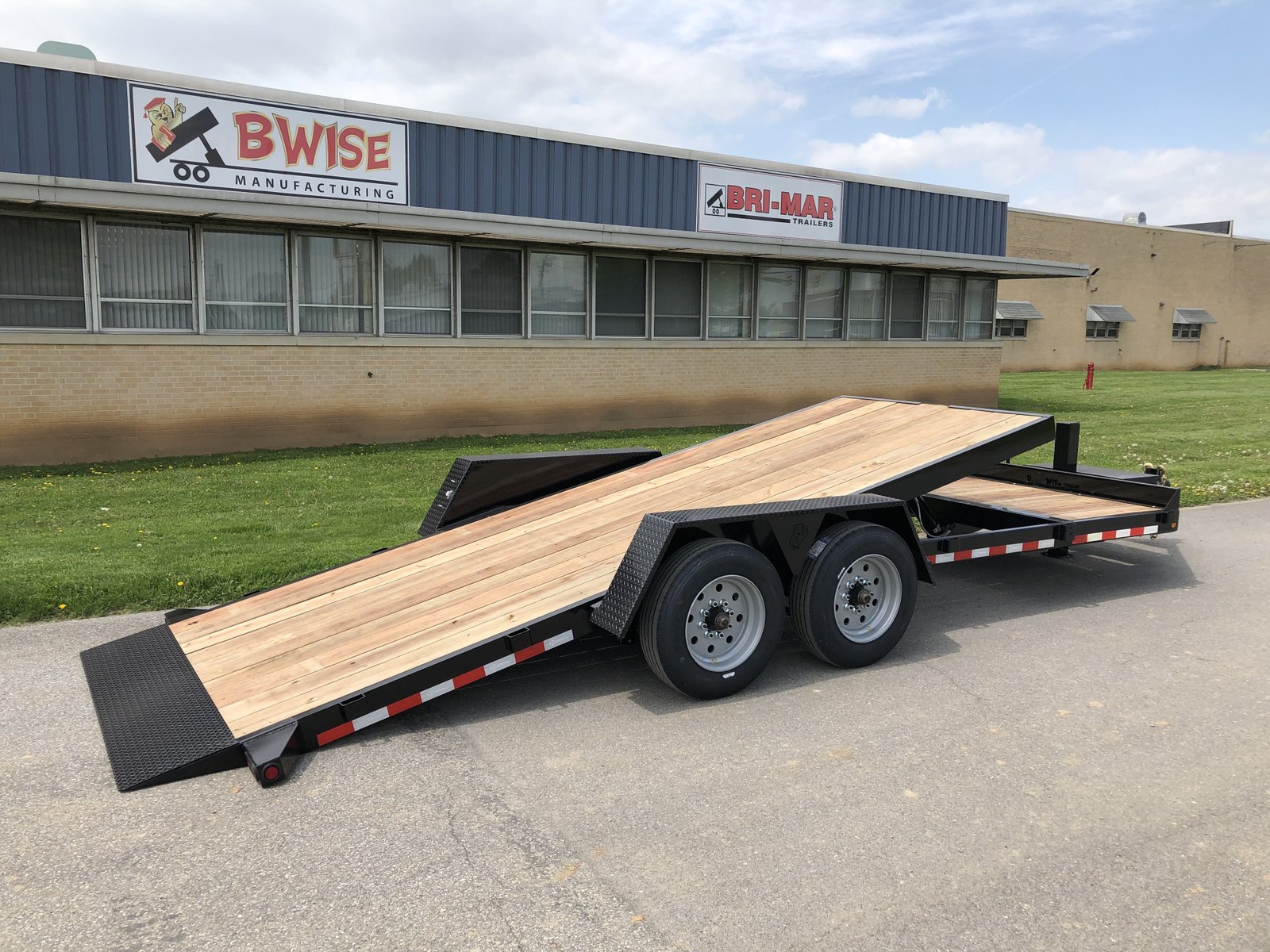 Equipment trailer rental